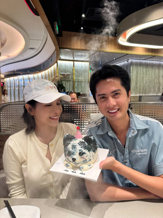 "Đệ nhất mỹ nhân làng hài" thử váy cưới, chuẩn bị theo chồng?- Ảnh 4. "Đệ nhất mỹ nhân làng hài" thử váy cưới, chuẩn bị theo chồng?- Ảnh 4.