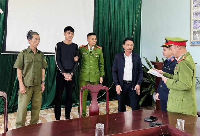 Bắt đối tượng dùng dao chém cha ruột - Ảnh 1.