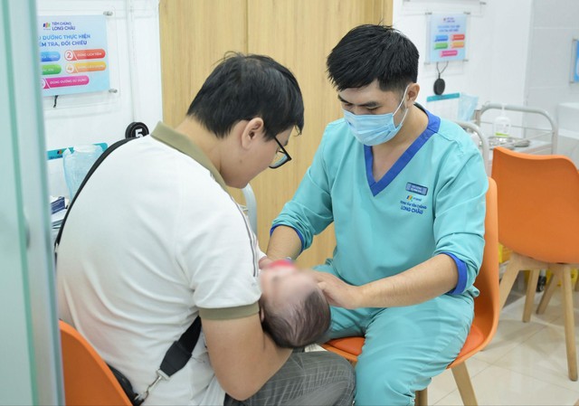 Dấu ấn Long Châu: 33 triệu khách hàng, phụng sự sức khỏe cộng đồng bằng sự minh bạch và nhân văn - Ảnh 2.