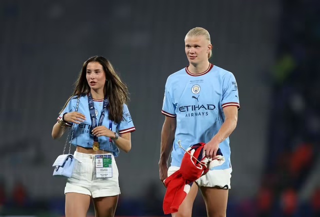 Tiền đạo Haaland tiết lộ bị bạn gái phàn nàn vì bóng đá - Ảnh 1. Tiền đạo Haaland tiết lộ bị bạn gái phàn nàn vì bóng đá - Ảnh 1.