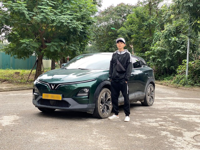 Chọn VinFast VF 6 làm xe đầu đời, chủ xe chia sẻ: Dùng gia đình yên tâm, làm dịch vụ cũng hời - Ảnh 2.