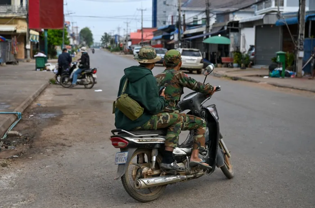 Căng thẳng biên giới Thái Lan-Campuchia tiếp diễn trước thềm cuộc điện đàm từ Tổng thống Trump - Ảnh 1.