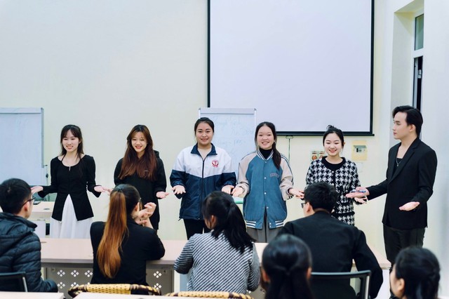 MC thầy giáo Công Sơn cùng hành trình đào tạo MC chuyên nghiệp - Ảnh 3.