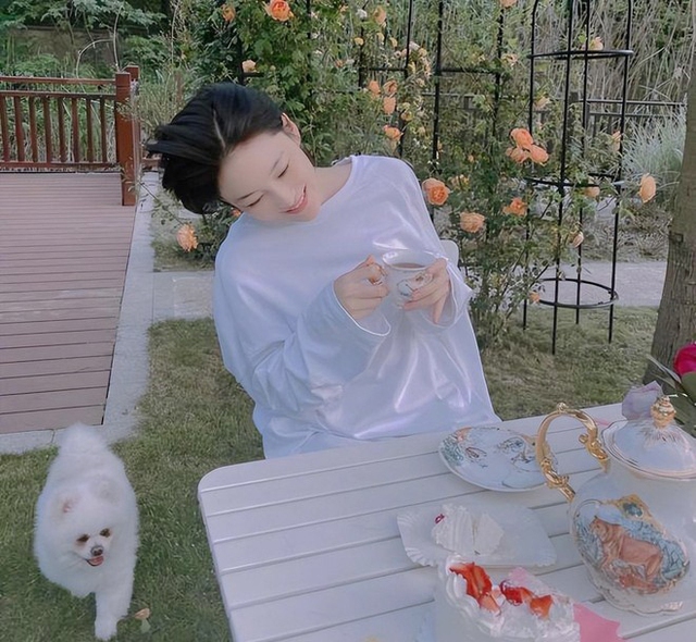 Rũ mác "gái hư", mỹ nhân showbiz chọn cuộc sống an yên bên chồng quân nhân - Ảnh 10.