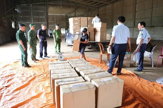 Nóng dịp cuối năm: Nguy cơ thực phẩm bẩn “tấn công” mùa Tết- Ảnh 1. Nóng dịp cuối năm: Nguy cơ thực phẩm bẩn “tấn công” mùa Tết- Ảnh 1.