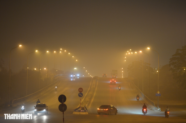 Hà Nội vẫn nghẹt thở vì ô nhiễm không khí, mưa nhỏ không giúp ích được nhiều - Ảnh 1.