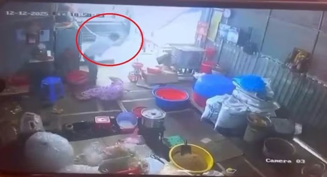 Mâu thuẫn gia đình, người đàn ông dùng dao đâm vợ "hờ" rồi tự sát - Ảnh 1.