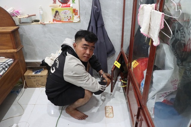 Con rể đột nhập vào nhà bố vợ trộm hơn 200 triệu đồng - Ảnh 1.