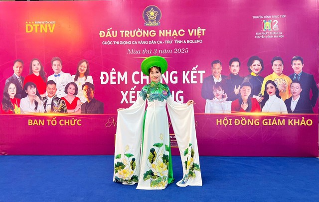 Nữ điều dưỡng chiến thắng Quán quân Đấu Trường Nhạc Việt 2025 ở tuổi ngoài 50- Ảnh 6. Nữ điều dưỡng chiến thắng Quán quân Đấu Trường Nhạc Việt 2025 ở tuổi ngoài 50- Ảnh 6.