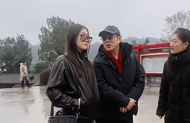 Lý Liên Kiệt xuất tại núi Cửu Hoa sau tin đồn thay máu và trẻ hóa - Ảnh 2. Lý Liên Kiệt xuất tại núi Cửu Hoa sau tin đồn thay máu và trẻ hóa - Ảnh 2.