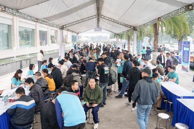 Mẫu xe điện giao hàng EC Van lần đầu lộ diện, tài xế khẳng định: Luồn ngõ tốt, chi phí tối ưu- Ảnh 1. Mẫu xe điện giao hàng EC Van lần đầu lộ diện, tài xế khẳng định: Luồn ngõ tốt, chi phí tối ưu- Ảnh 1.