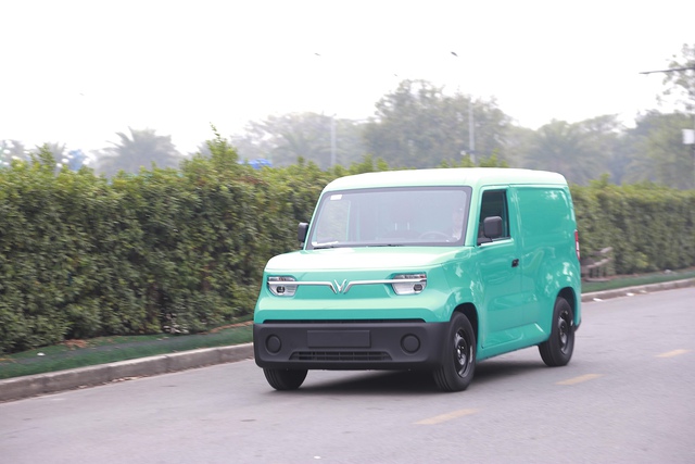 Mẫu xe điện giao hàng EC Van lần đầu lộ diện, tài xế khẳng định: Luồn ngõ tốt, chi phí tối ưu- Ảnh 5. Mẫu xe điện giao hàng EC Van lần đầu lộ diện, tài xế khẳng định: Luồn ngõ tốt, chi phí tối ưu- Ảnh 5.