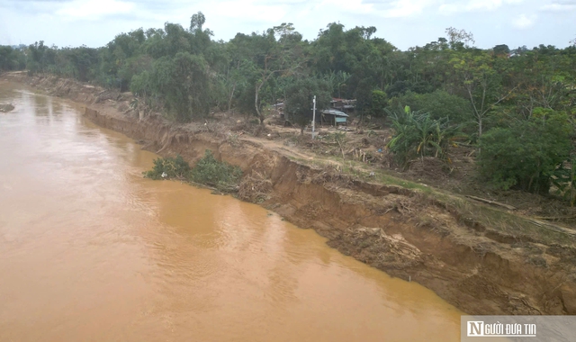 Đà Nẵng: Sạt lở bủa vây, hàng trăm hộ dân sống trong nỗi lo mất đất, mất đường- Ảnh 9. Đà Nẵng: Sạt lở bủa vây, hàng trăm hộ dân sống trong nỗi lo mất đất, mất đường- Ảnh 9.