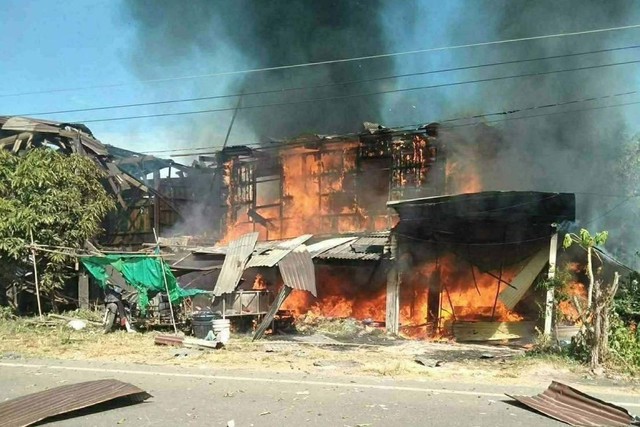 Khuyến cáo công dân Việt Nam rời khỏi các khu vực giao tranh ở biên giới Campuchia - Thái Lan- Ảnh 1. Khuyến cáo công dân Việt Nam rời khỏi các khu vực giao tranh ở biên giới Campuchia - Thái Lan- Ảnh 1.