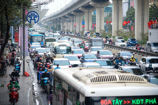 Tổng Bí thư Tô Lâm lo ngại vấn đề giao thông có thể trở thành bất lợi trong phát triển - Ảnh 4.