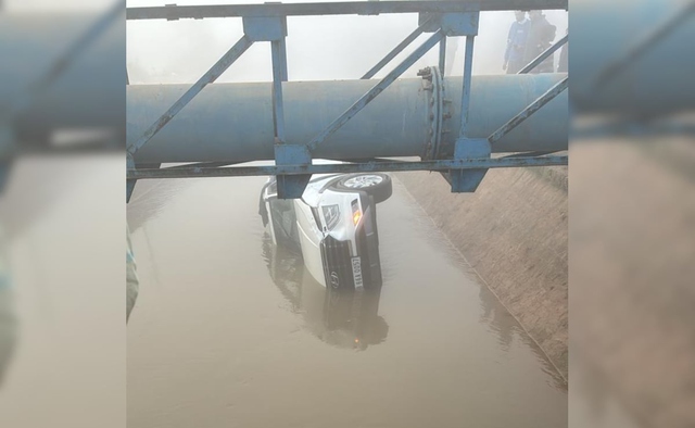 Ô tô mất lái lao xuống mương, 2 giáo viên tử vong thương tâm - Ảnh 1.