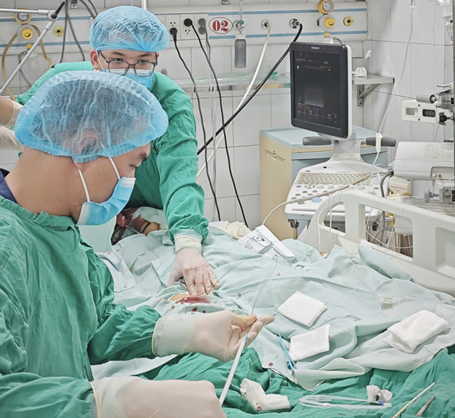 Người phụ nữ nguy cơ tử vong cao sau khi ăn m&oacute;n "vạn người m&ecirc;" - Ảnh 1.