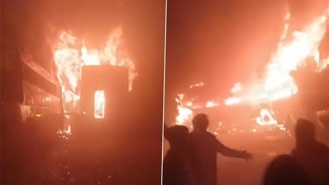 Xe buýt bốc cháy sau va chạm, 4 người tử vong thương tâm - Ảnh 1.