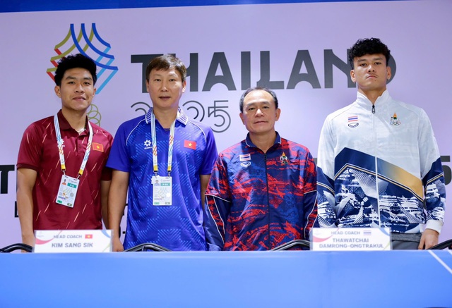 HLV Kim Sang Sik mong trọng t&agrave;i c&ocirc;ng t&acirc;m ở chung kết SEA Games 33 - Ảnh 1.
