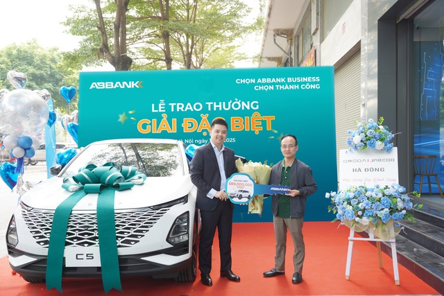 ABBANK trao thưởng xe OMODA C5 cho doanh nghiệp tr&uacute;ng giải đặc biệt chương tr&igrave;nh &ldquo;Chọn ABBANK Business &ndash; Chọn Th&agrave;nh c&ocirc;ng&rdquo; - Ảnh 2.