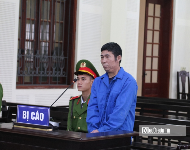 Người vợ kh&oacute;c cạn nước mắt trong phi&ecirc;n to&agrave; x&eacute;t xử kẻ s&aacute;t hại chồng m&igrave;nh- Ảnh 1.