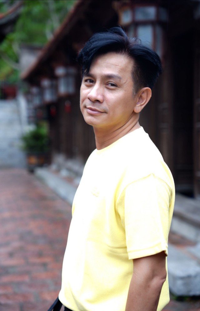 Nam nghệ sĩ Đình Toàn ở tuổi U50 vẫn ngủ với mẹ, không sợ tuổi già cô quạnh - Ảnh 4.