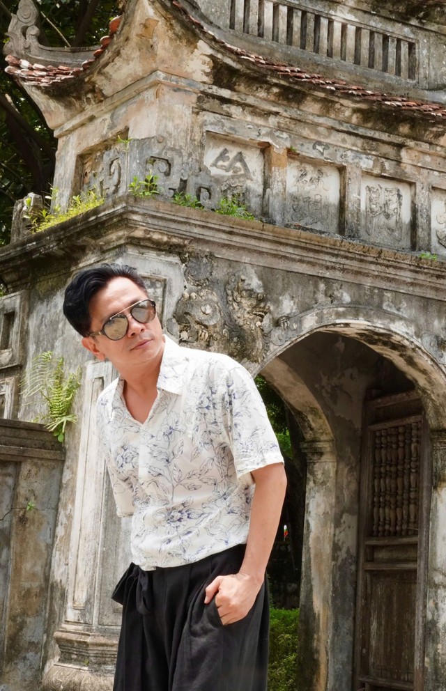 Nam nghệ sĩ Đình Toàn ở tuổi U50 vẫn ngủ với mẹ, không sợ tuổi già cô quạnh - Ảnh 2.