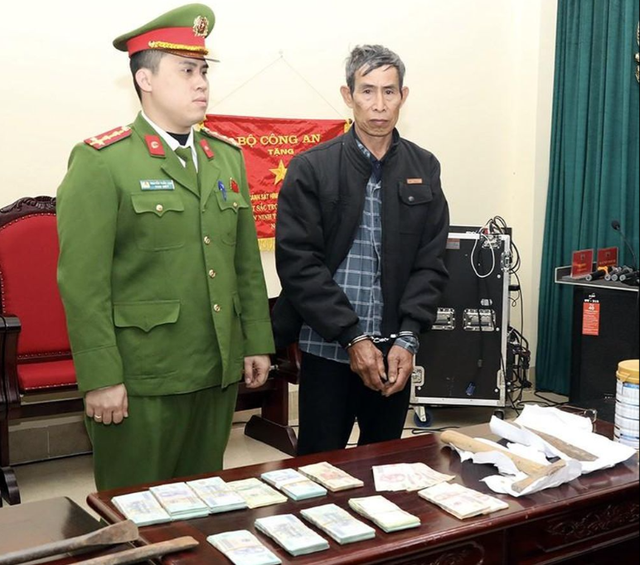 Bắt đối tượng đột nhập nh&agrave; h&agrave;ng x&oacute;m, ph&aacute; k&eacute;t sắt trộm 360 triệu đồng- Ảnh 1.
