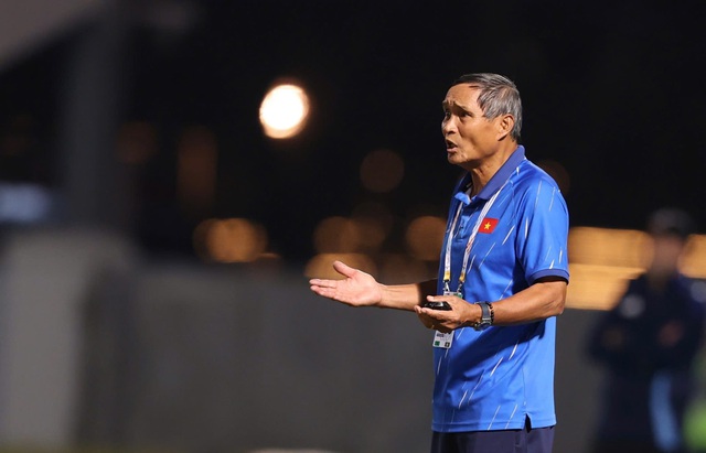 HLV Mai Đức Chung tiết lộ sự thật ngỡ ngàng về công tác trọng tài - Ảnh 1. HLV Mai Đức Chung tiết lộ sự thật ngỡ ngàng về công tác trọng tài - Ảnh 1.