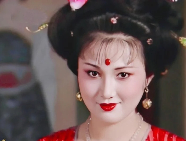 Cuộc sống khó tin ở tuổi U60 của đệ nhất mỹ nhân thập niên 1980- Ảnh 4. Cuộc sống khó tin ở tuổi U60 của đệ nhất mỹ nhân thập niên 1980- Ảnh 4.