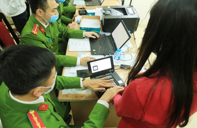 Những người sinh v&agrave;o c&aacute;c năm sau đ&acirc;y phải đổi thẻ căn cước trong năm 2026 để tr&aacute;nh bị phạt - Ảnh 1.