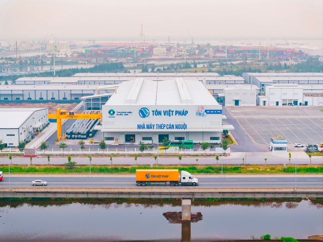 T&ocirc;n Việt Ph&aacute;p kh&aacute;nh th&agrave;nh Nh&agrave; m&aacute;y Th&eacute;p c&aacute;n nguội số 2: Khẳng định vị thế, bứt ph&aacute; kỷ nguy&ecirc;n mới  - Ảnh 4.
