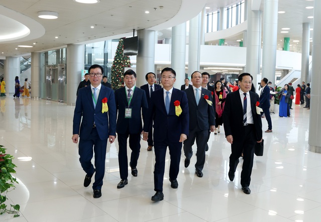 Kh&aacute;nh th&agrave;nh c&ocirc;ng tr&igrave;nh x&acirc;y dựng bệnh viện Bạch Mai, Việt Đức cơ sở 2 - Ảnh 1.