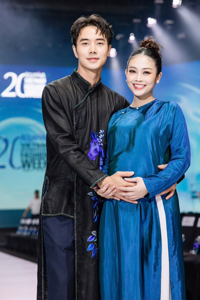 "MC c&oacute; nụ cười đẹp nhất VTV" lần đầu khoe bụng bầu b&ecirc;n chồng k&eacute;m 5 tuổi - Ảnh 6.