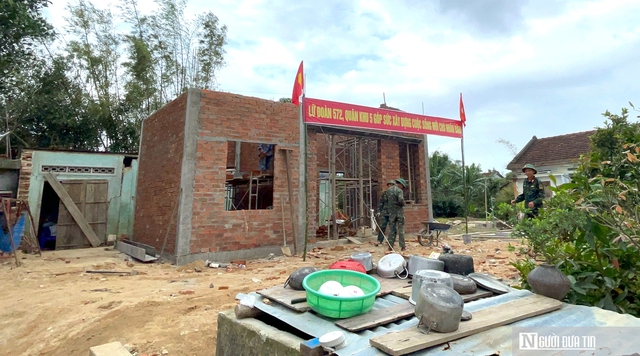 Ghi từ &ldquo;chiến dịch Quang Trung&rdquo; thần tốc x&acirc;y nh&agrave;, dựng niềm tin sau b&atilde;o lũ - Kỳ 1: X&acirc;y nh&agrave;, vẽ lại nụ cười nơi "rốn lũ"- Ảnh 4.