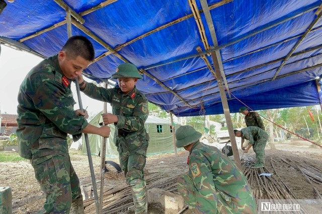 Ghi từ &ldquo;chiến dịch Quang Trung&rdquo; thần tốc x&acirc;y nh&agrave;, dựng niềm tin sau b&atilde;o lũ - Kỳ 1: X&acirc;y nh&agrave;, vẽ lại nụ cười nơi "rốn lũ"- Ảnh 8.