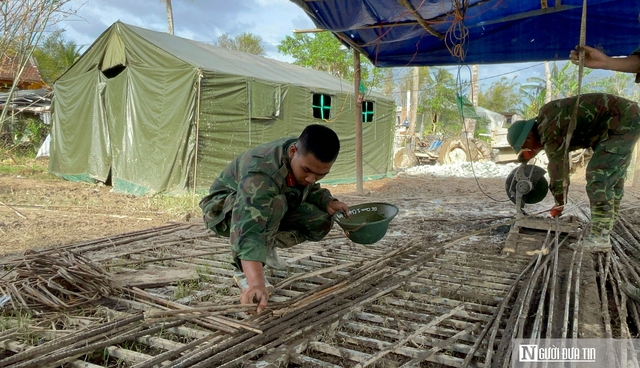 Ghi từ &ldquo;chiến dịch Quang Trung&rdquo; thần tốc x&acirc;y nh&agrave;, dựng niềm tin sau b&atilde;o lũ - Kỳ 1: X&acirc;y nh&agrave;, vẽ lại nụ cười nơi "rốn lũ"- Ảnh 9.