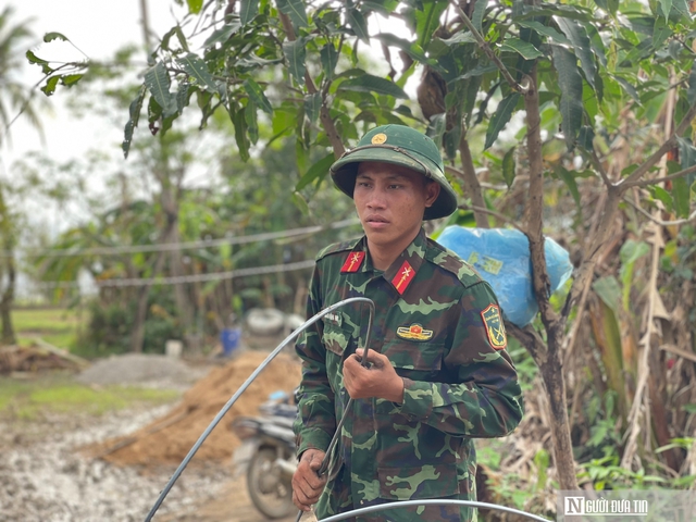 Ghi từ &ldquo;chiến dịch Quang Trung&rdquo; thần tốc x&acirc;y nh&agrave;, dựng niềm tin sau b&atilde;o lũ - Kỳ 1: X&acirc;y nh&agrave;, vẽ lại nụ cười nơi "rốn lũ"- Ảnh 10.