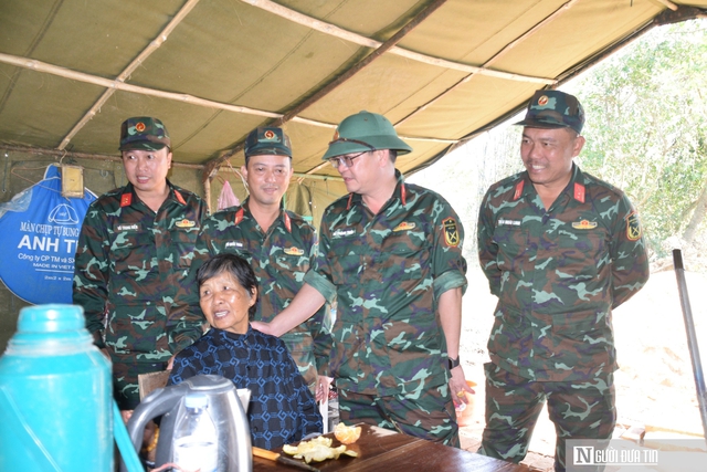 Ghi từ &ldquo;chiến dịch Quang Trung&rdquo; thần tốc x&acirc;y nh&agrave;, dựng niềm tin sau b&atilde;o lũ - Kỳ 1: X&acirc;y nh&agrave;, vẽ lại nụ cười nơi "rốn lũ"- Ảnh 11.