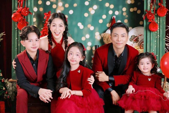 Con g&aacute;i &uacute;t nh&agrave; Kh&aacute;nh Thi - Phan Hiển, xinh y&ecirc;u như thi&ecirc;n thần đ&oacute;n Noel! - Ảnh 1.