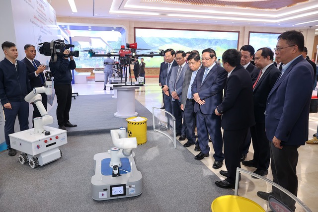 Thủ tướng chủ tr&igrave; Diễn đ&agrave;n quốc gia ph&aacute;t triển Kinh tế số v&agrave; x&atilde; hội số lần thứ 3 - Ảnh 3.