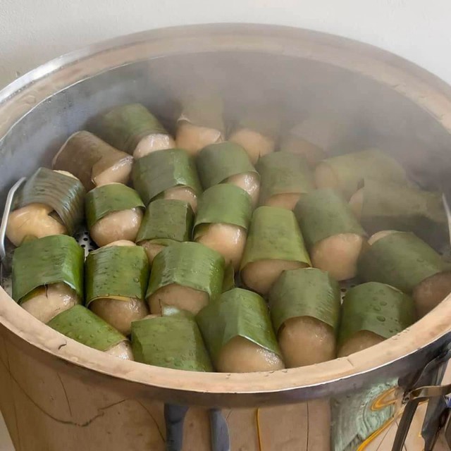 Loại b&aacute;nh từng l&agrave; m&oacute;n ăn chống đ&oacute;i của người ngh&egrave;o, nay đ&atilde; trở th&agrave;nh đặc sản trứ danh - Ảnh 2.