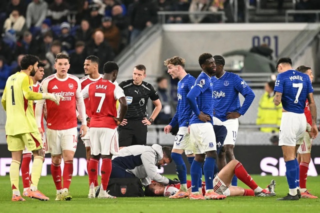 Tin xấu dồn dập Arsenal nguy cơ mất ng&ocirc;i đầu? - Ảnh 1.