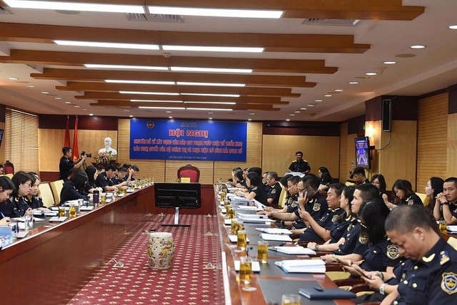 Hải quan chủ động x&acirc;y dựng, ho&agrave;n thiện thể chế ph&aacute;p luật đ&aacute;p ứng y&ecirc;u cầu t&igrave;nh h&igrave;nh mới - Ảnh 2.