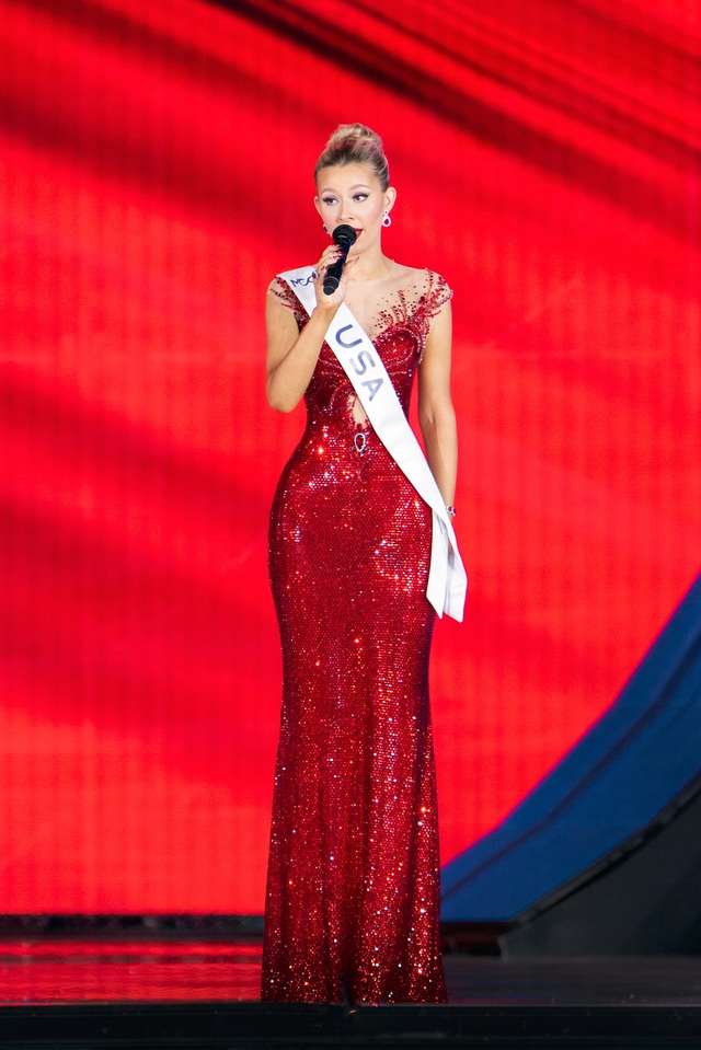 Nhan sắc h&uacute;t hồn của Miss Cosmo 2025 Yolina Lindquist - Ảnh 4.
