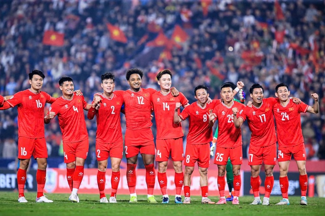 BXH FIFA mới nhất: Đội tuyển Việt Nam tăng bậc nhiều nhất thế giới - Ảnh 1.
