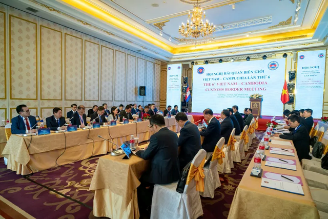 Việt Nam v&agrave; Campuchia tăng cường ph&ograve;ng, chống bu&ocirc;n lậu qua bi&ecirc;n giới - Ảnh 1.