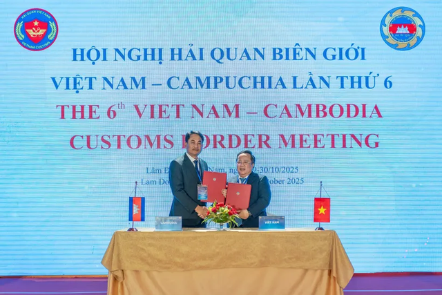 Việt Nam v&agrave; Campuchia tăng cường ph&ograve;ng, chống bu&ocirc;n lậu qua bi&ecirc;n giới - Ảnh 2.