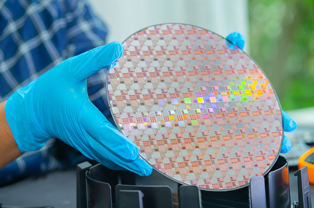 Mỹ tuy&ecirc;n bố bất ngờ về thuế quan đối với chip Trung Quốc - Ảnh 1.