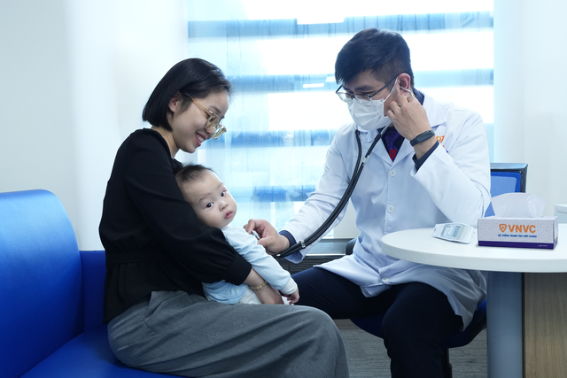 Lần đầu ti&ecirc;n trẻ nhỏ Việt Nam được ti&ecirc;m kh&aacute;ng thể đơn d&ograve;ng ph&ograve;ng vi&ecirc;m phổi do RSV tại VNVC  - Ảnh 2.